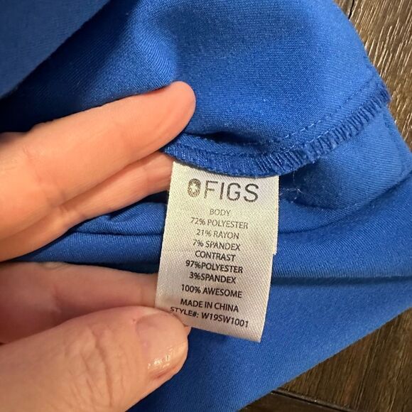 FIGS Limited Edition Accra 6-Pocket Scrub Top size Large - Picture 5 of 6